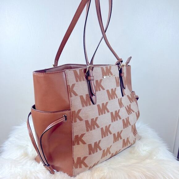 Michael Kors Gilly Large Logo Drawstring Travel Tote Bag - Picture 7 of 16